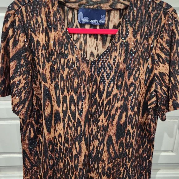 SALE!Susan Graver Top. - Picture 2 of 3